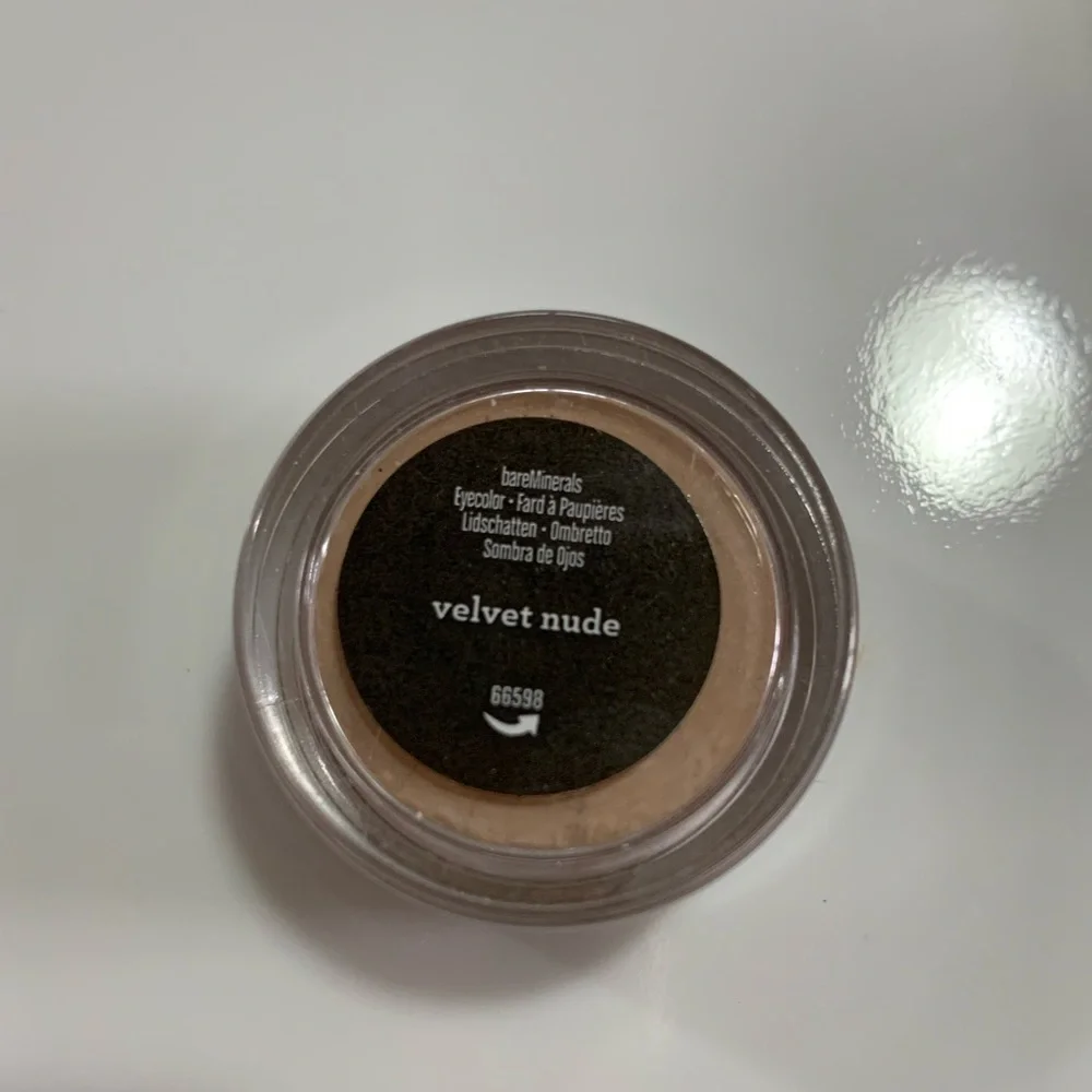 bareMinerals eyeshadow velvet nude